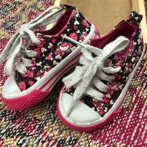 Toddler Girl Skull & Crossbones Sneaker